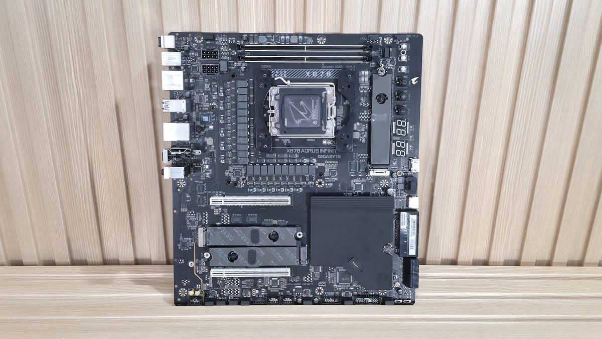 Gigabyte X870 Aorus Infinity - Board images