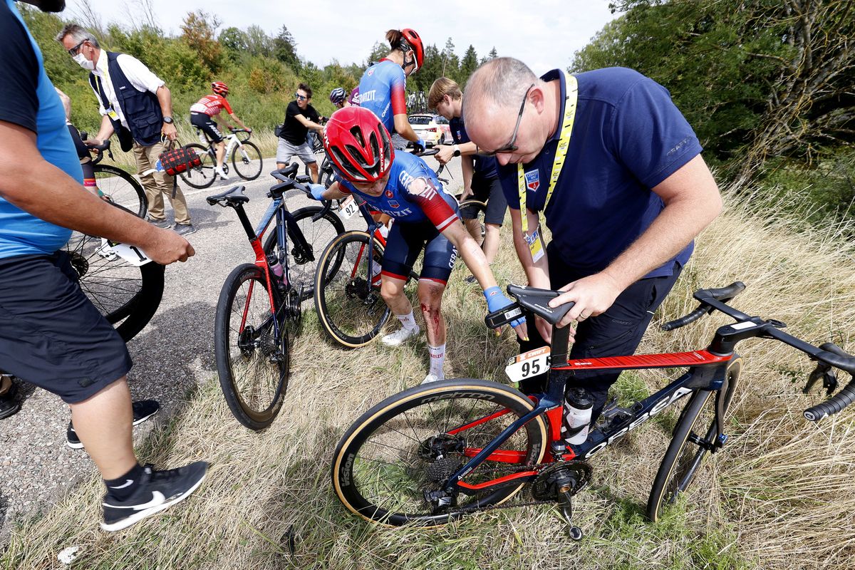 Tour de France Femmes 2022 1st Edition 5th stage Bar le Duc Saint Die des Vosges 1756 km 28072022 Crash Injury Marta Lach POL Ceratizit WNT Pro Cycling photo Luis Angel GomezSprintCyclingAgency2022