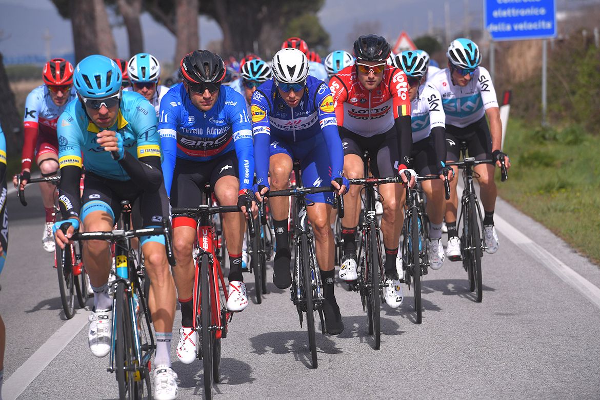 Damiano Caruso (BMC) in the blue leader's jersey