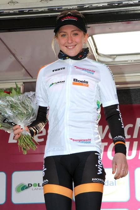 Laura Trott (Wiggle Honda) pulled on the best young rider's jersey