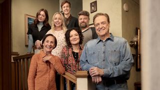 Emma Kenney, Laurie Metcalf, Lecy Goranson, Ames McNamara, Sara Gilbert, Jar R. Ferguson and John Goodman in The Conners