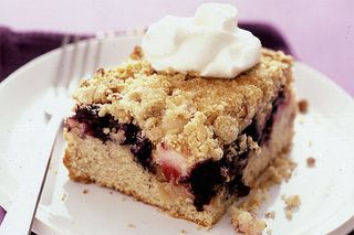 Apple and berry crumble cake