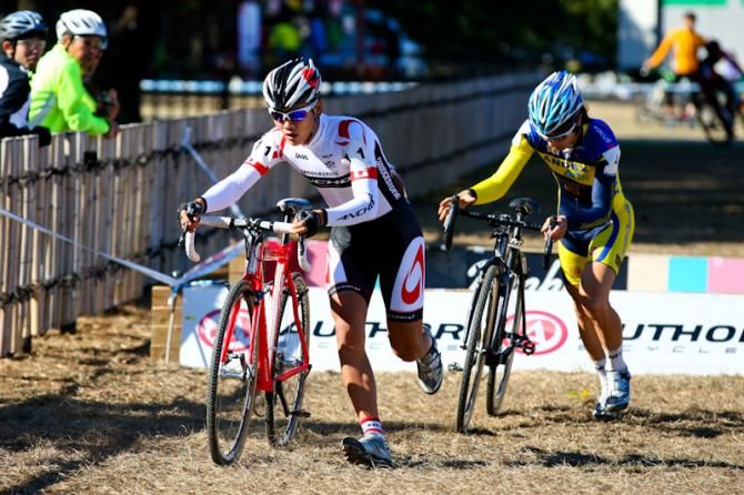 Toki Sawada battles with Atsushi Maruyama for second