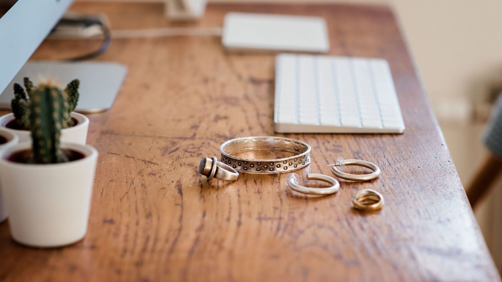 How to clean silver jewellery at home for a supersparkly finish