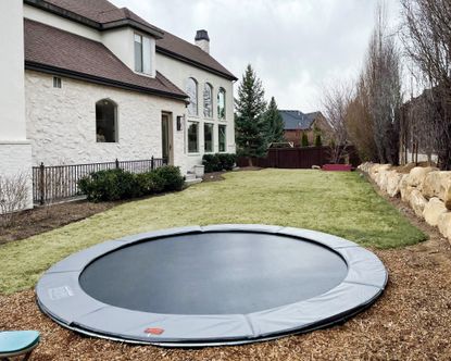 Above ground vs inground trampolines: which one is best? | Gardeningetc