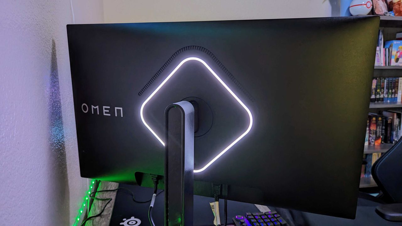 Image of the HP OMEN 27qs gaming monitor in use.
