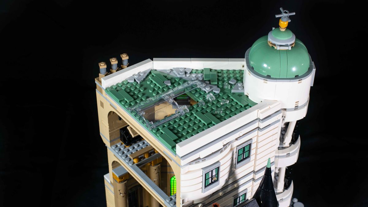 The Lego Harry Potter Gringotts Wizarding Bank rooftop