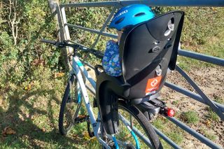 Hybrid bike with child in childseat