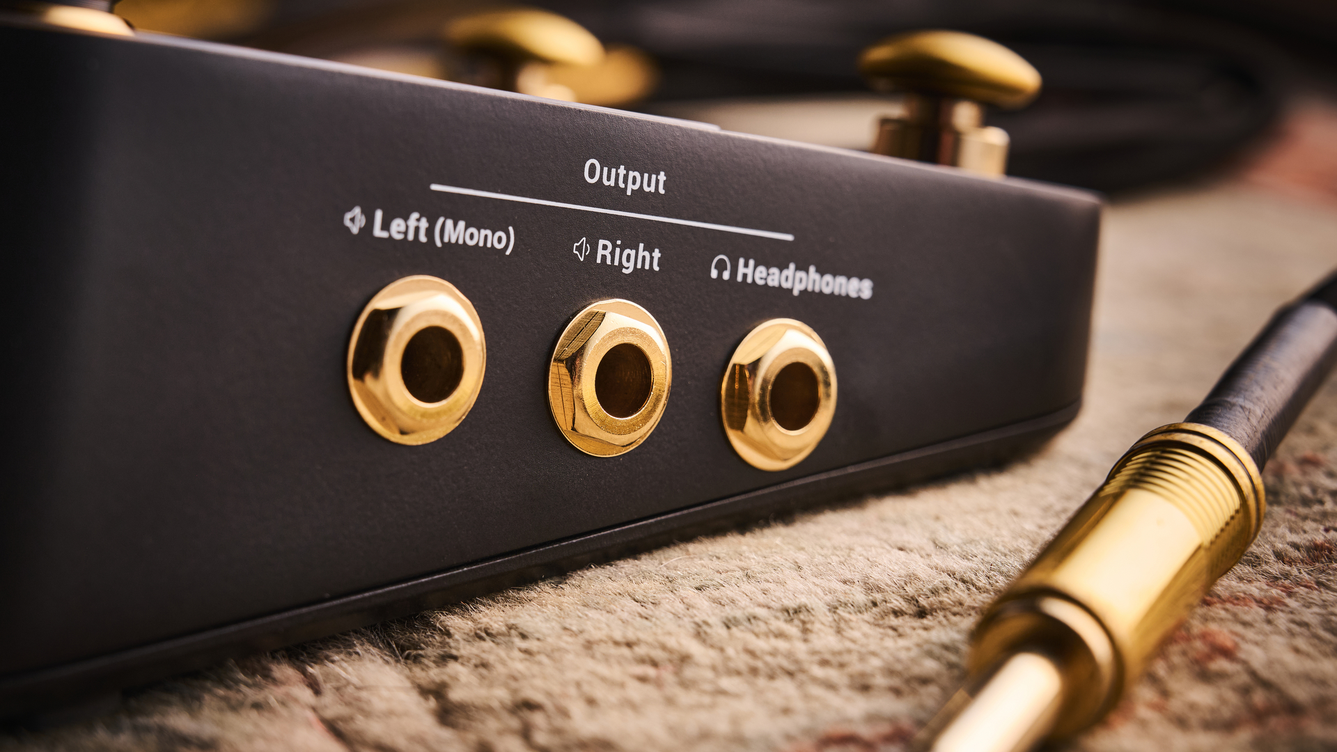 The output section of the Singular Sound BeatBuddy 2 guitar pedal