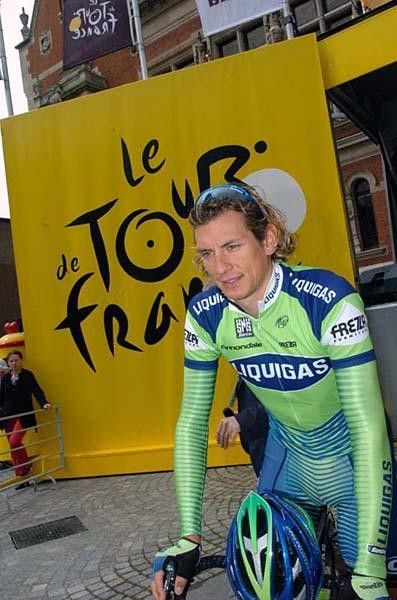 Filippo Pozzato (Liquigas) in a quiter moment before the start.