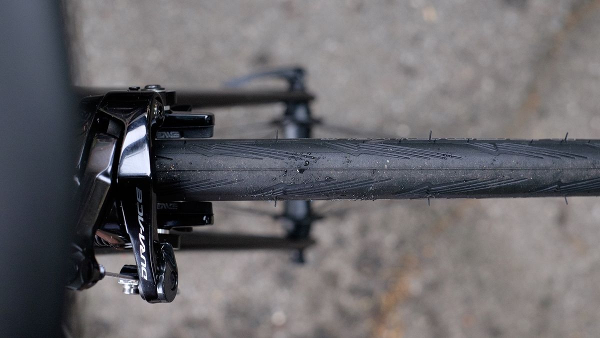 A closer look at the tread pattern on the Pirelli P-zero Velo 4S clincher tyre