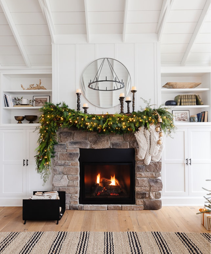 15 Christmas living room decorating ideas for your coziest winter yet ...