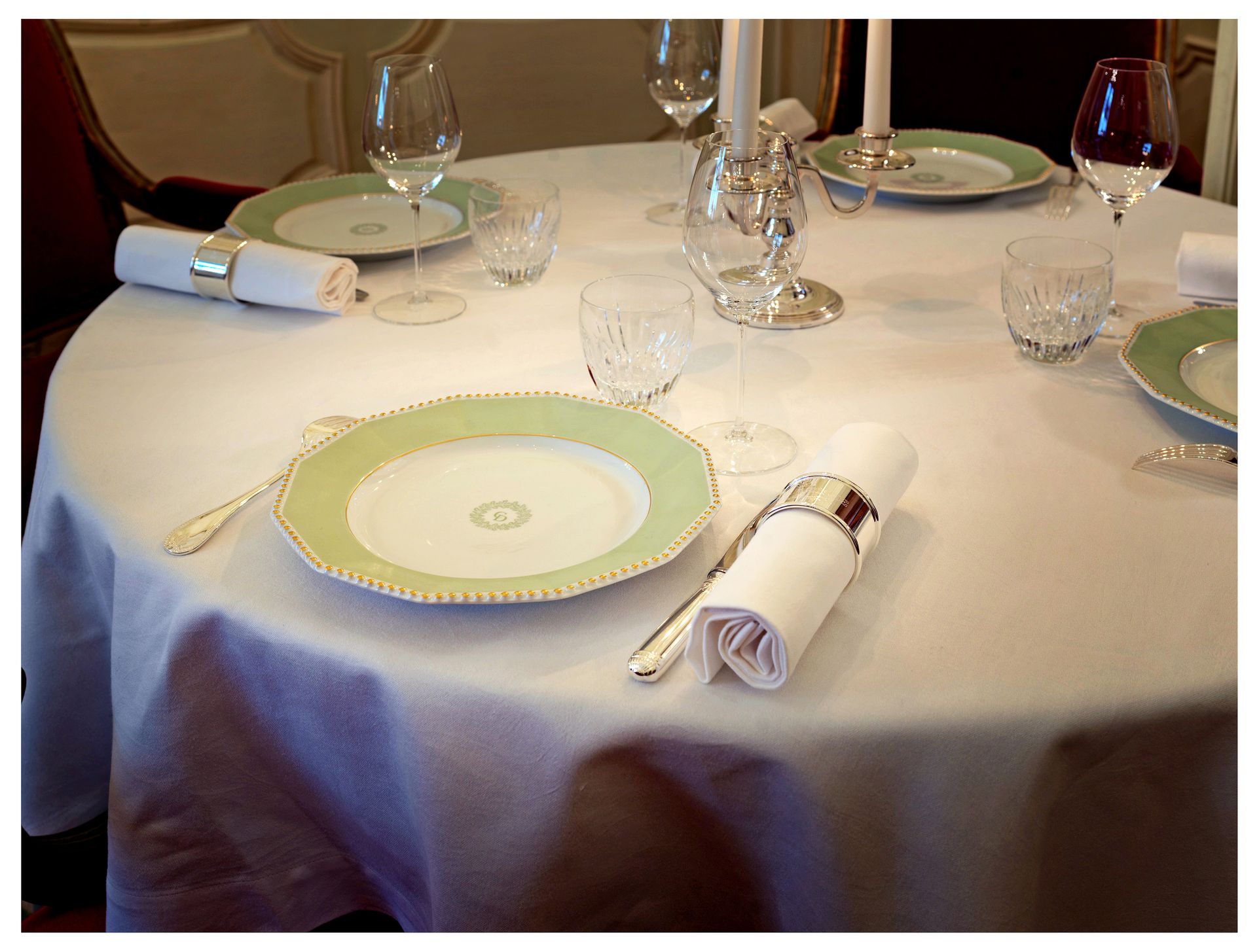 Laid table at Le Clarence, Paris