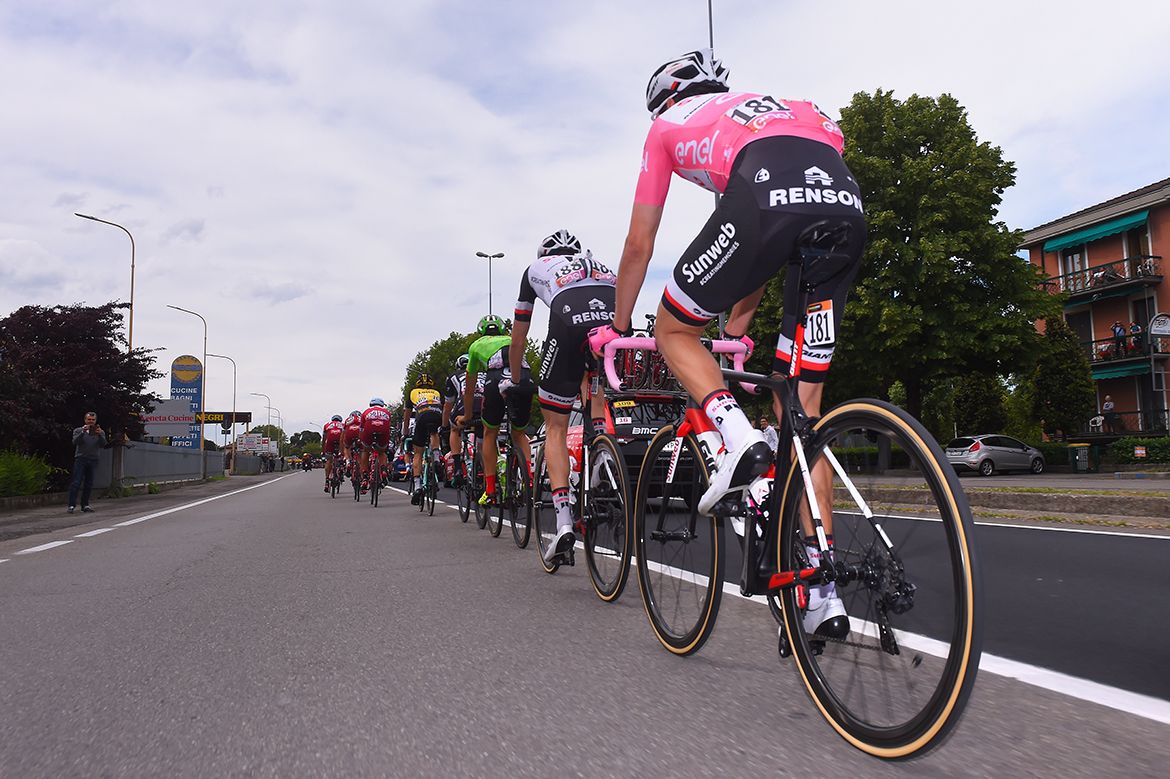 Tom Dumoulin in the pack at the Giro d'Italia