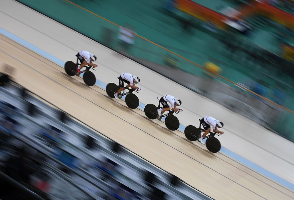 The German team pursuiters train on the velodrome