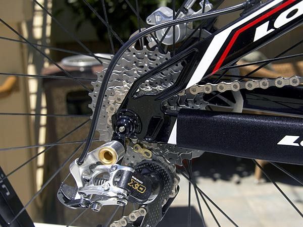 Aluminum is reserved for the hard points and linkages but the rest is almost all carbon.
