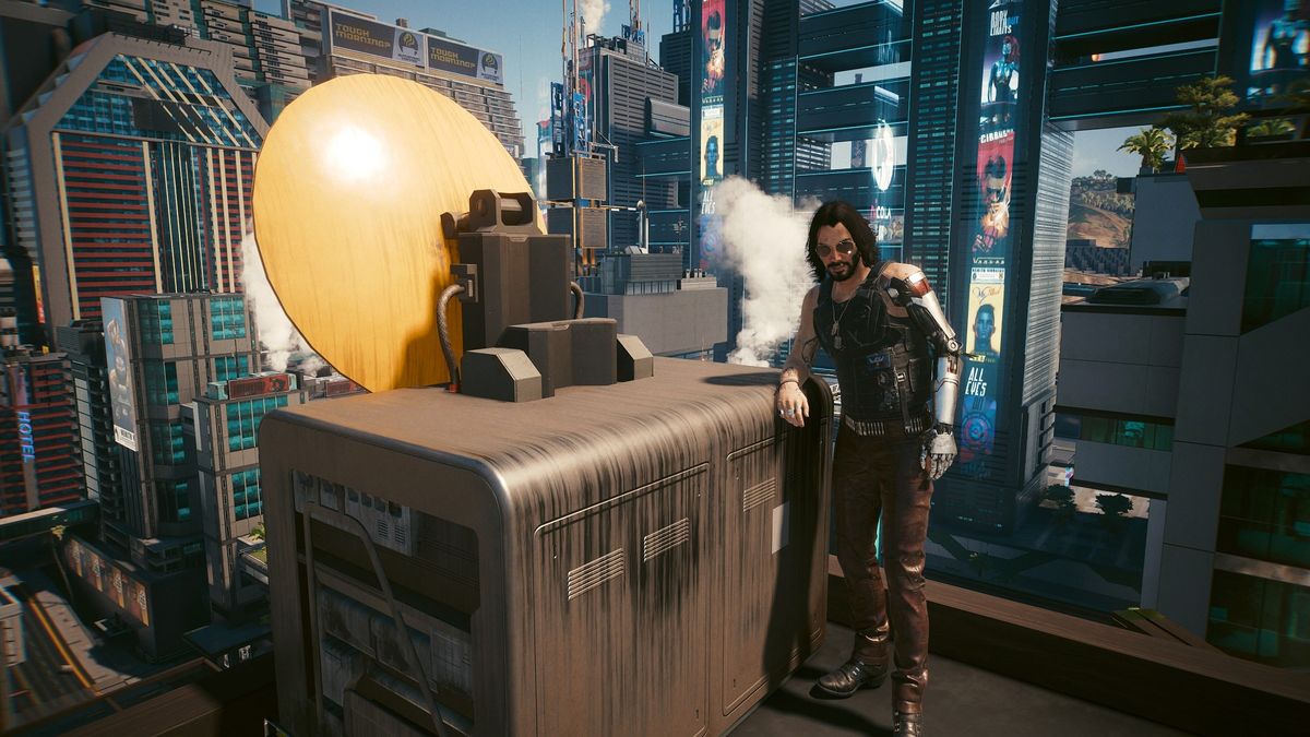 Cyberpunk 2077: Johnny Silverhand leans nearby a satellite receiver on a rooftop overlooking Night City