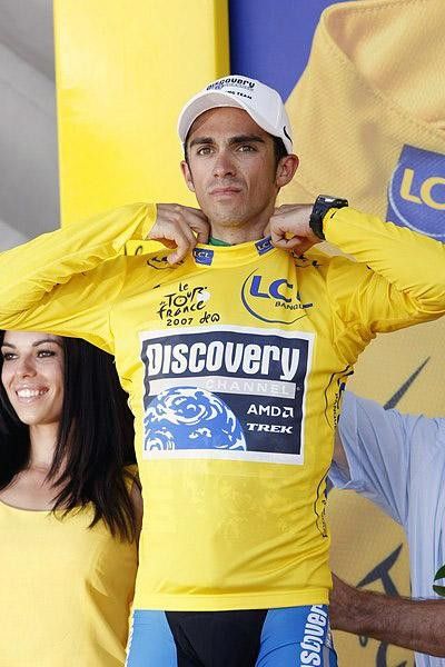 Alberto Contador (Discovery Channel) adjusts his new yellow jersey.