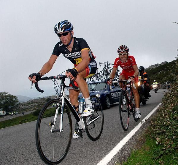Stijn Devolder (Discovery) in the Belgian Champ kit is followed by Maxime Monfort