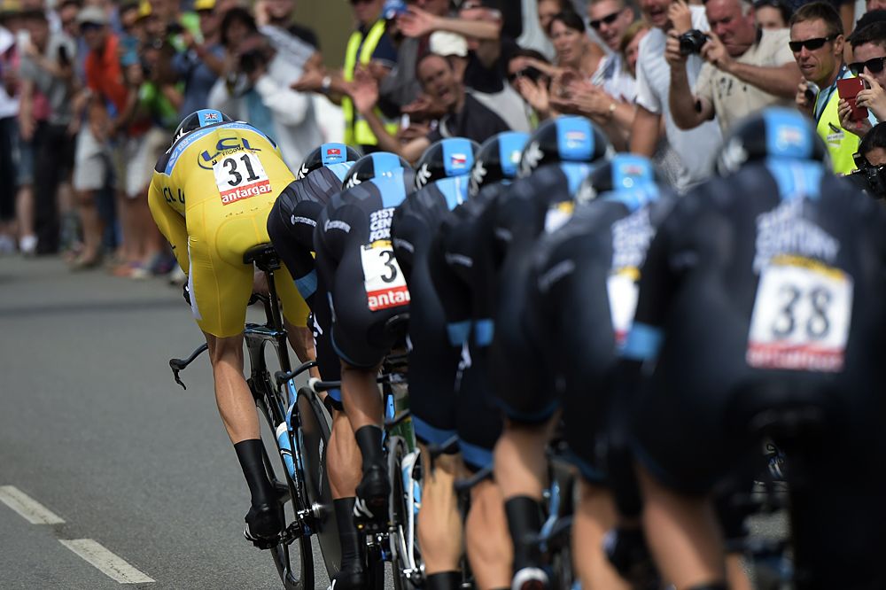 Chris Froome leads Team Sky's TTT train