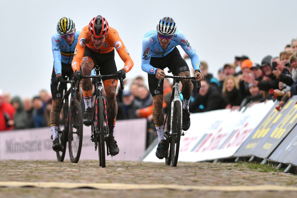 COL DU VAM DRENTHE NETHERLANDS NOVEMBER 06 LR Thibau Nys of Belgium Ryan Kamp of Netherlands and Niels Vandeputte of Belgium sprint at finish line during the 19th UEC European Cyclocross Championships 2021 Mens U23 EuroCross21 UECcycling on November 06 2021 in Col du Vam Drenthe Netherlands Photo by Luc ClaessenGetty Images