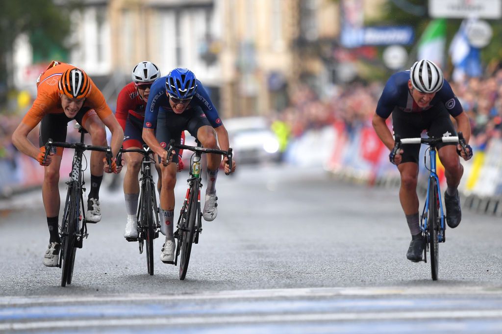 Magnus Sheffield wins the sprint for bronze