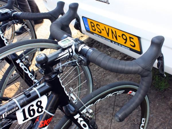 Skil-Shimano rider Robert Wagner ran double-wrapped tape on his PRO bars.