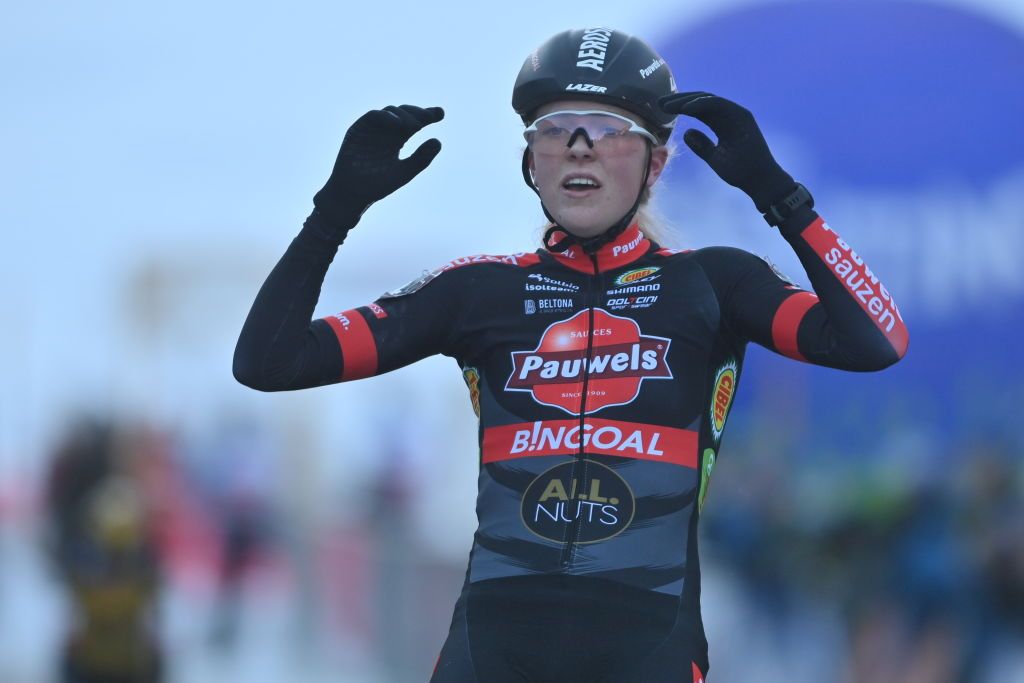 Fem van Empel wins the Val di Sole World Cup in the snow