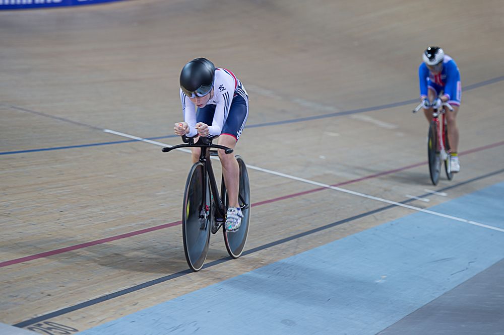 Laura Trott (Great Britain) wins the individual pursuit in the omnium