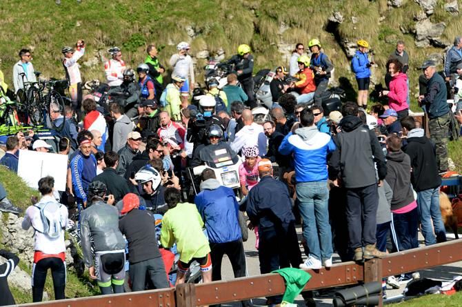 The press surround Nairo Quintana after his stage 19 victory