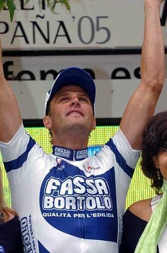 Alessandro Petacchi (Fassa Bortolo) once again looks to the heavens.