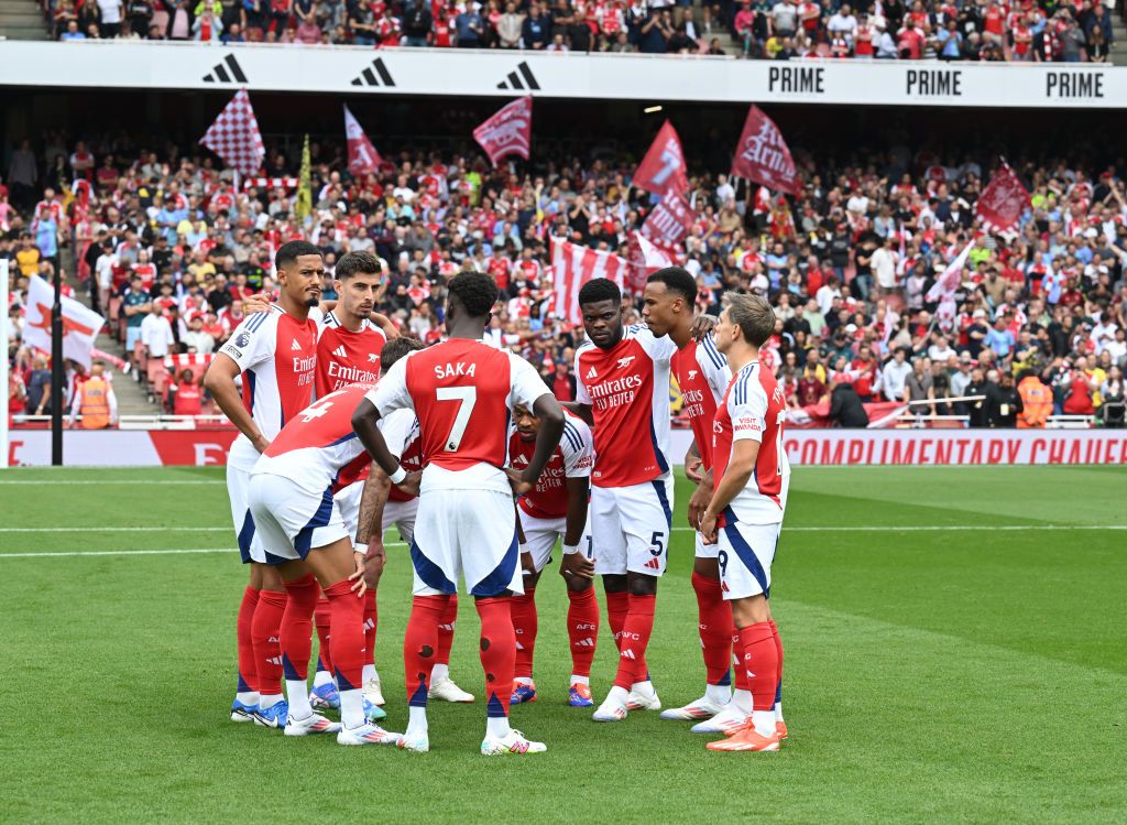 Arsenal squad for 2024/25 LONDON, ENGLAND - AUGUST 31: The Arsenal team huddle before the Premier League match between Arsenal FC and Brighton &amp; Hove Albion FC at Emirates Stadium on August 31, 2024 in London, England. (Photo by Stuart MacFarlane/Arsenal FC via Getty Images)