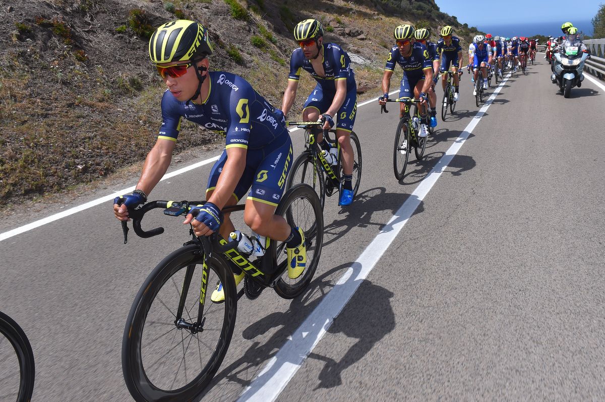 Caleb Ewan (Orica-Scott) rolling along in the sunshine
