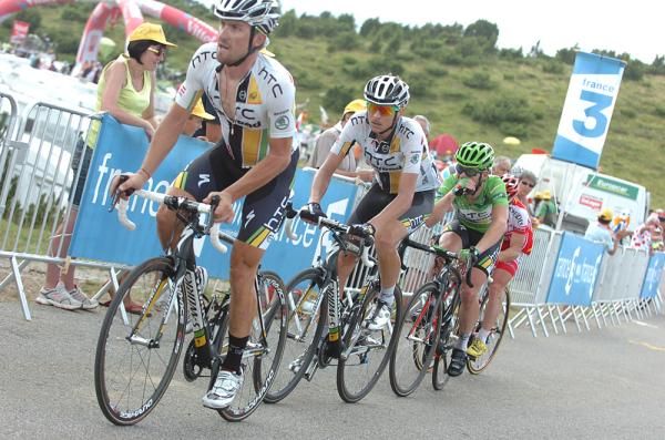 Bernhard Eisel and Danny Pate usher Cavendish to the line within the time limit.