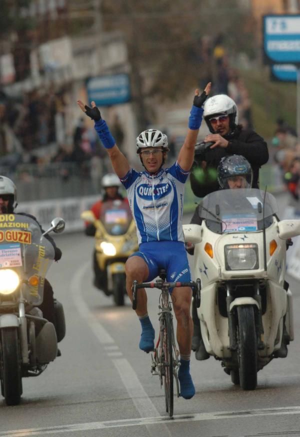 Now a DS at Sky, Servais Knaven soloed to Tirreno-Adriatico stage victory at Saltara in 2005.
