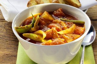 Vegetable pepper pot with tomatoes and green beans