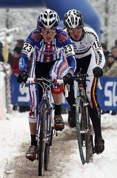 Katie Compton in pursuit of the leaders with Kupfernagel in tow