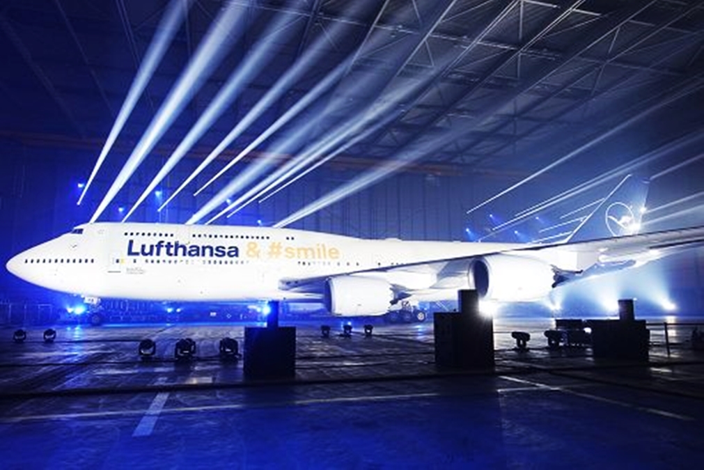 Christie Pandoras Box on Lufthansa plane.