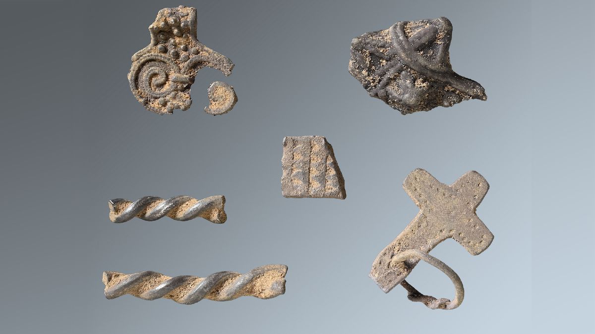1,000-year-old Viking Age hoard has a pendant that may be a cross or Thor's hammer