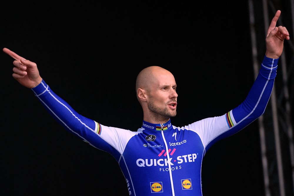 Boonen salutes the crowd at the 'Tom Says Thanks' event