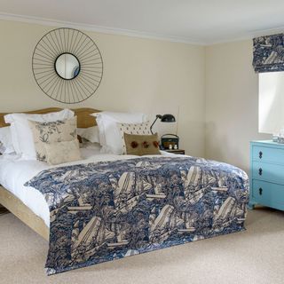 bedroom with Scatter cushions
