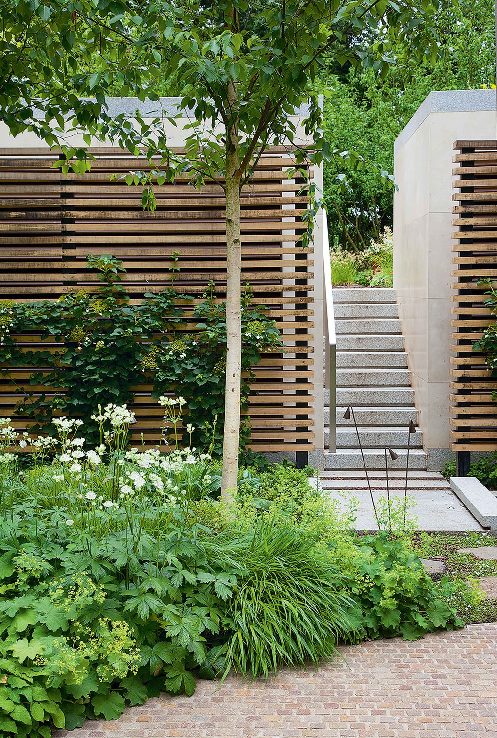 Ideas for awkward shaped gardens: 15 ways to transform your narrow ...