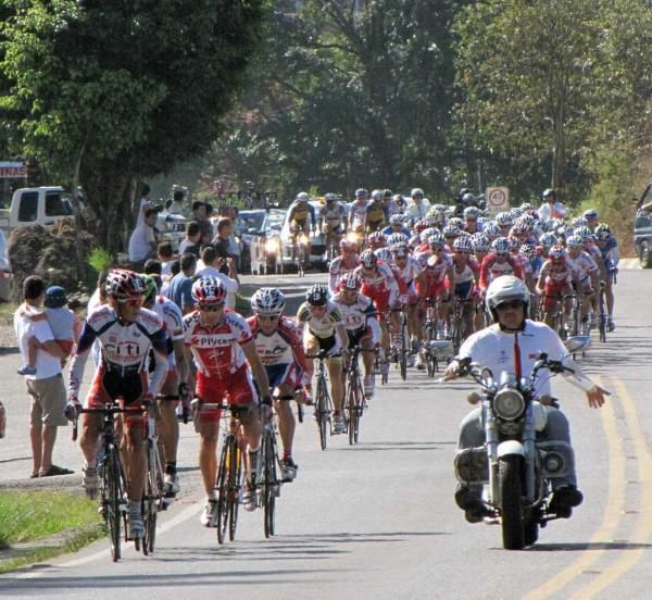 The peloton lost nearly 20 minutes on a tough final stage.
