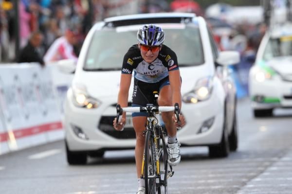 Elisa Longo Borghini (Hitec Products - Mistral Home) was third, four seconds behind Cromwell