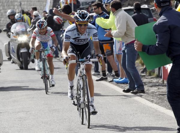Alberto Contador's (Saxo Bank) final attack distanced Jose Rujano (Androni)