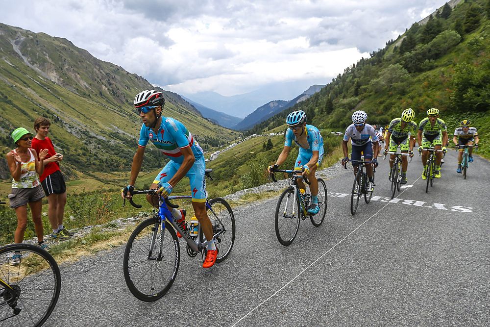 Vincenzo Nibali (Astana) pushes the pace