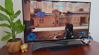 BlueAnt Soundblade with Halo Infinite multiplayer gameplay on screen