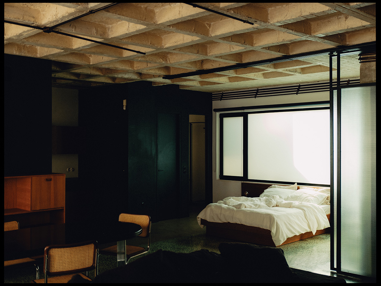 1OAM lofts interiors, midcentury furniture and raw brutalist concrete surfaces 