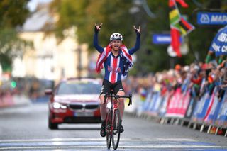 Men Junior Road Race - World Championships: Simmons solos to victory in junior men's road race