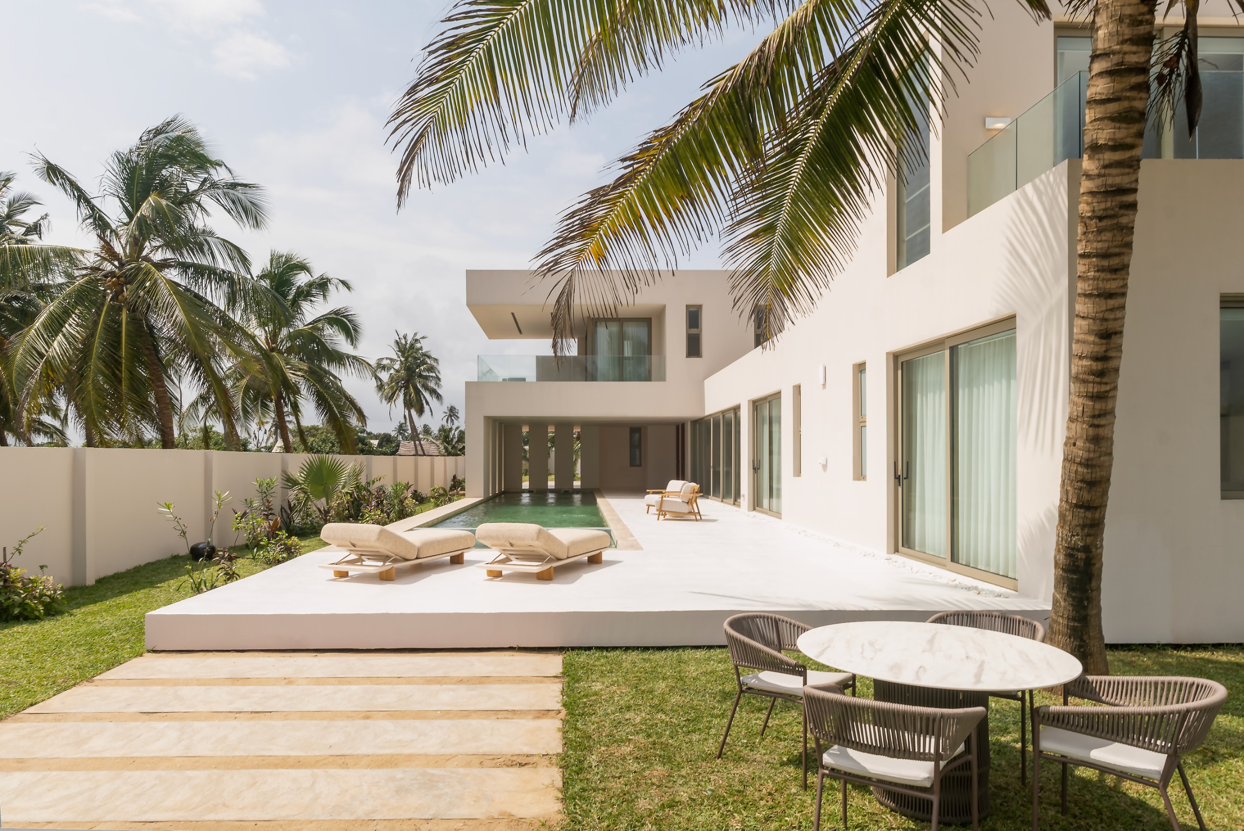 Explore OA House by Tosin Oshinowo / Oshinowo Studio